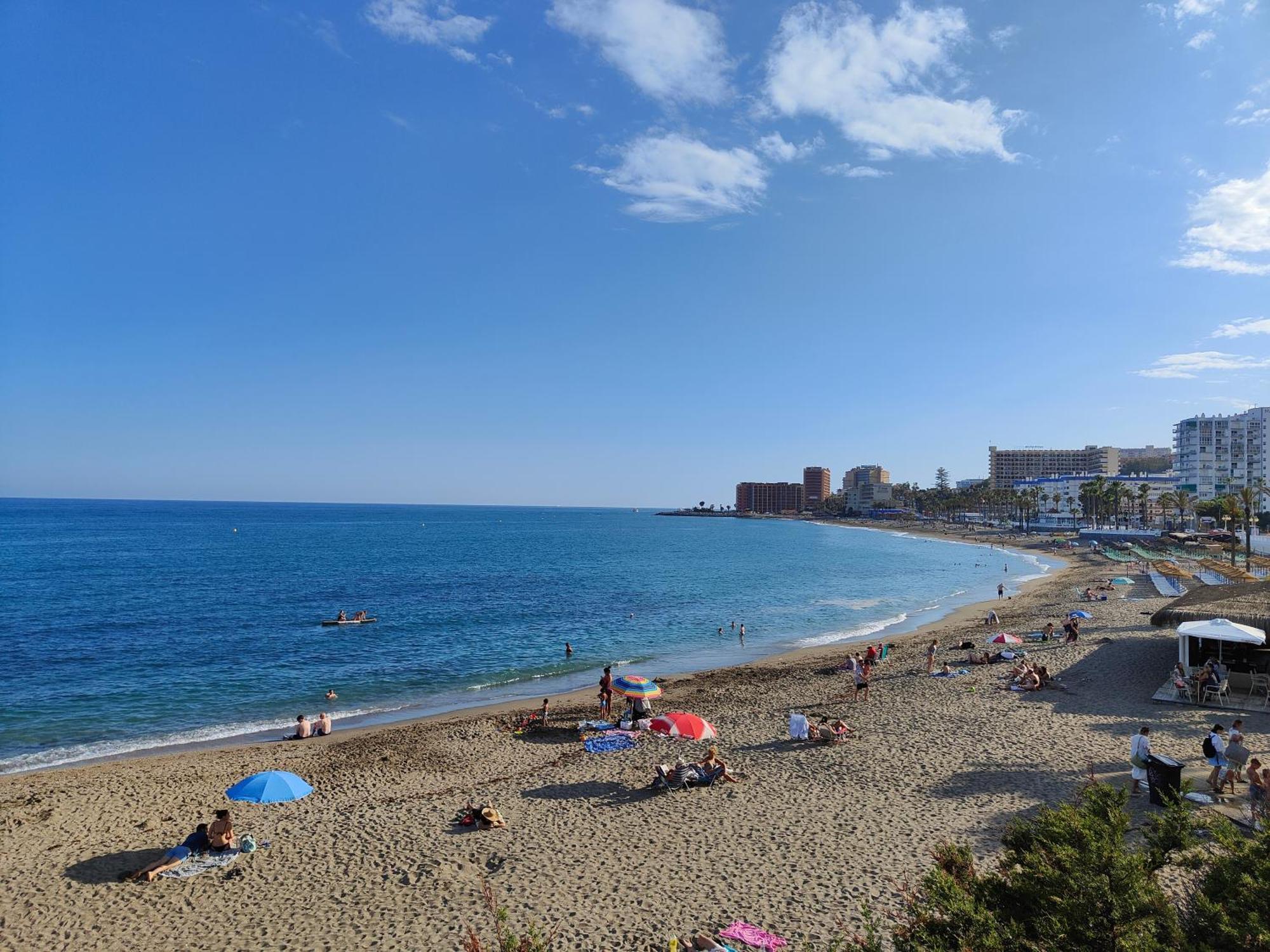 Apartamento Entero, Enormes Piscinas, Terraza Y Playa Benalmádena Esterno foto