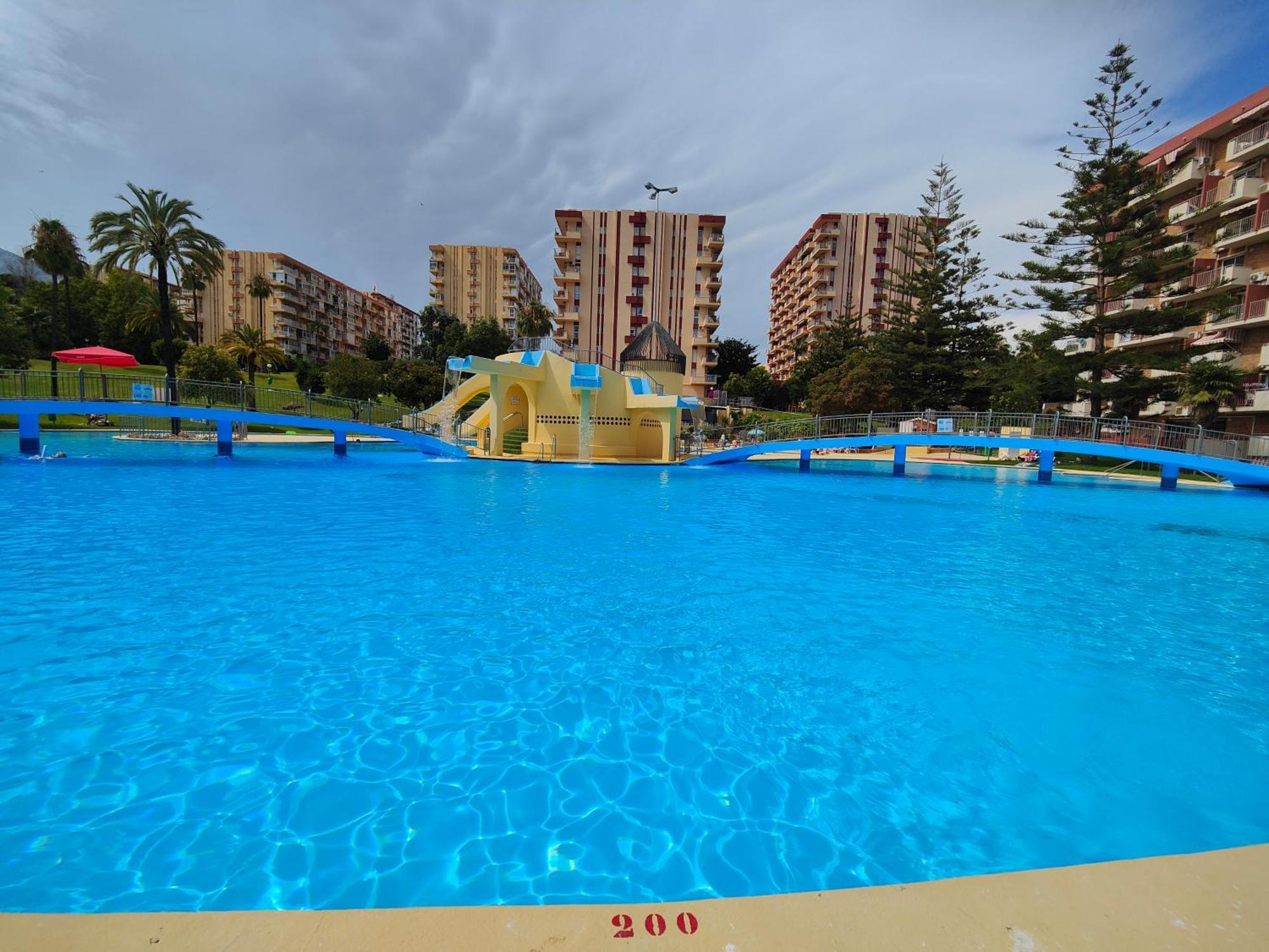 Apartamento Entero, Enormes Piscinas, Terraza Y Playa Benalmádena Esterno foto