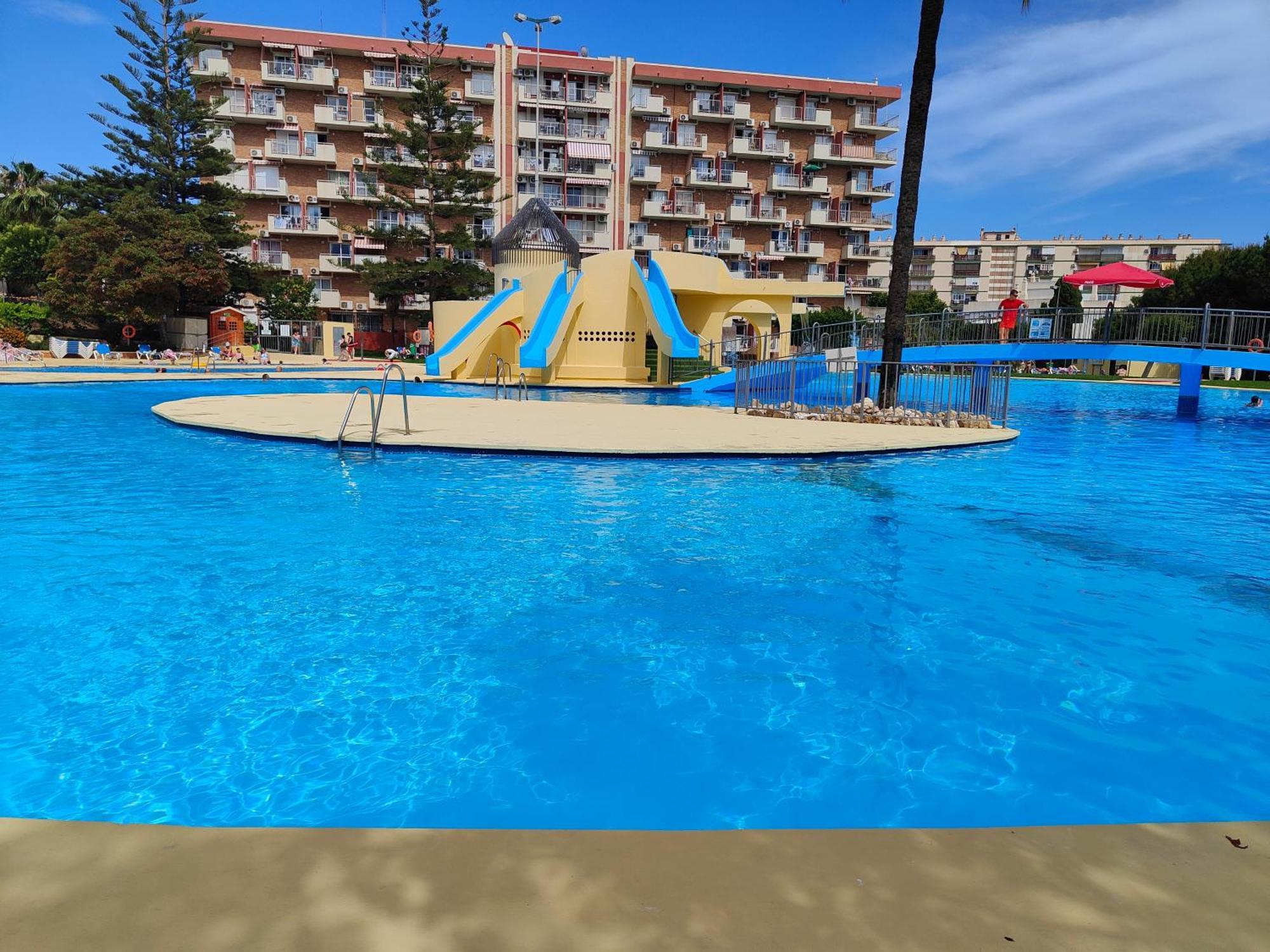 Apartamento Entero, Enormes Piscinas, Terraza Y Playa Benalmádena Esterno foto